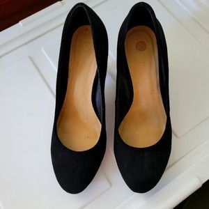 Alicia black velvet heels